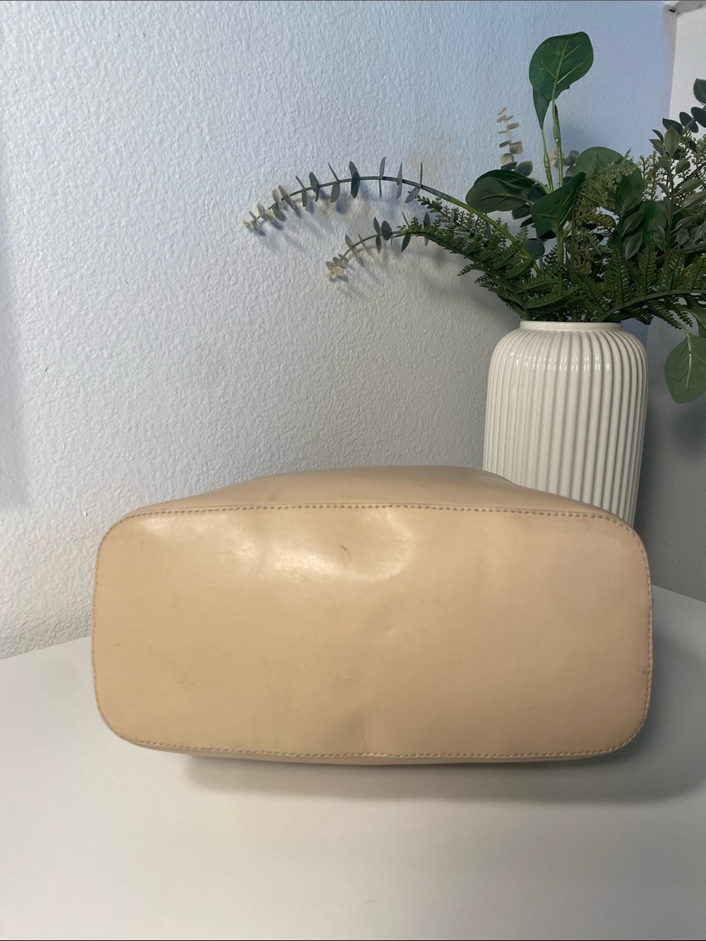 GUCCI 1990’s Tom Ford Calfskin Leather Shoulder Bag In Ivory - Picture 11 of 17